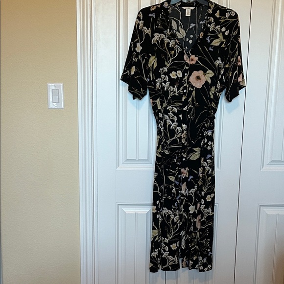 H&M Dresses & Skirts - H&M Floral Midi Dress with Pink Accents XXL